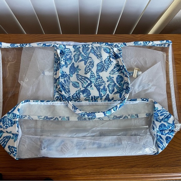 Lilly Pulitzer Beach Tote and Pouch Set - Picture 5 of 7